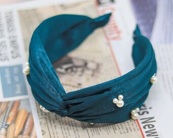 Brede gedraaide hoofdband: stoffen knoop bovenaan met parel Mickey Mouse