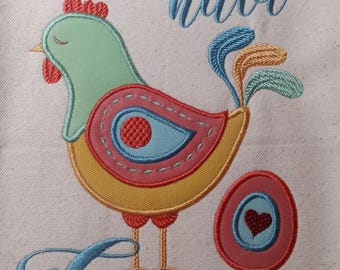 Aplikacja z motywem kurczaka w stylu folkart, haft maszynowy (czcionka/słowa nie są dołączone)