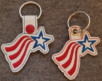 ITH Stars & Stripes USA 4 lipca Ameryka Snap Tab Oczko na Kluczyk Brelok do Kluczy Haft Maszynowy Projekt; W zestawie Samouczek Wykonania Breloczka