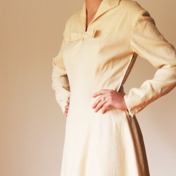 1950s Vintage classic breathtaking brocade cream full skirt dress Very Grace Kelly New Look 50s style