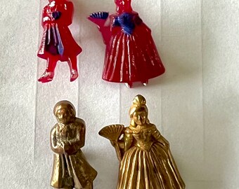 Pair of Colonial Gentlemen and Lady Buttons