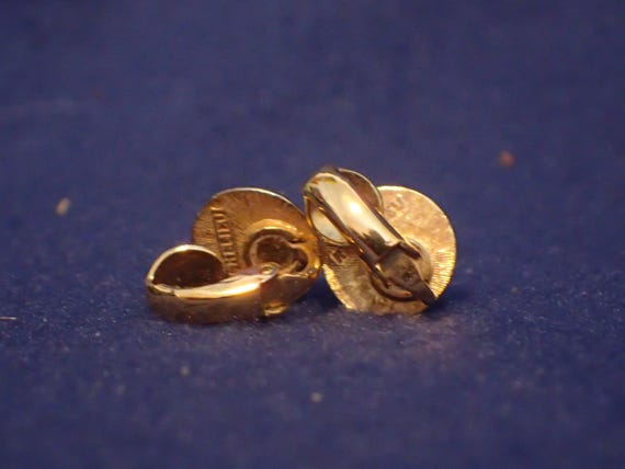 Richelieu Button Clip Earrings - Faux Pearl and G… - image 2