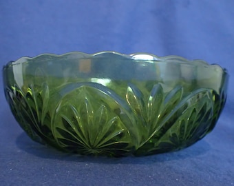 Anchor Hocking Serving Bowl - Green - Star and Cameo
