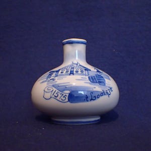 Delft - Bols Bottle - Farm and Windmill - Zenith Gouda
