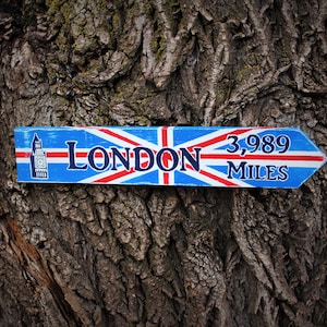 Señal direccional de madera de bandera británica / Decoración de viaje pintada a mano personalizada / Señal de calle de Londres en apuros / Señal de revelación de viaje / Arte de pub británico