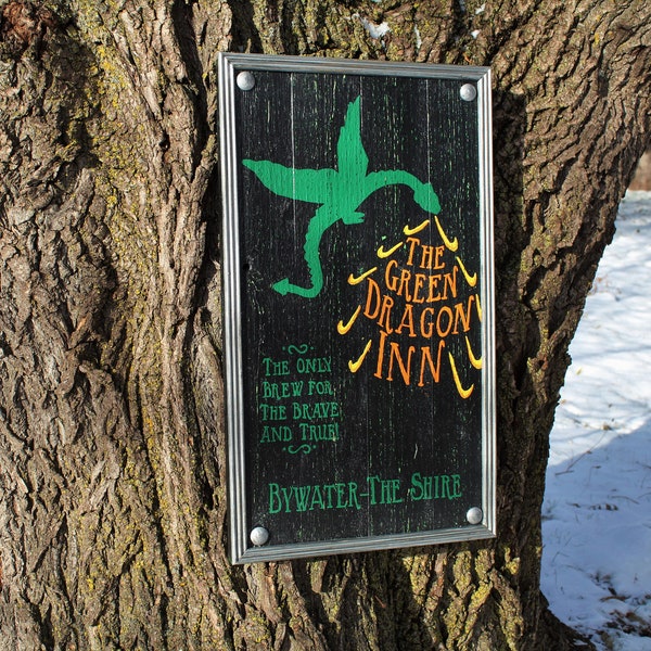De Green Dragon Inn Hand geschilderd noodlijdende houten teken - Op bestelling gemaakt
