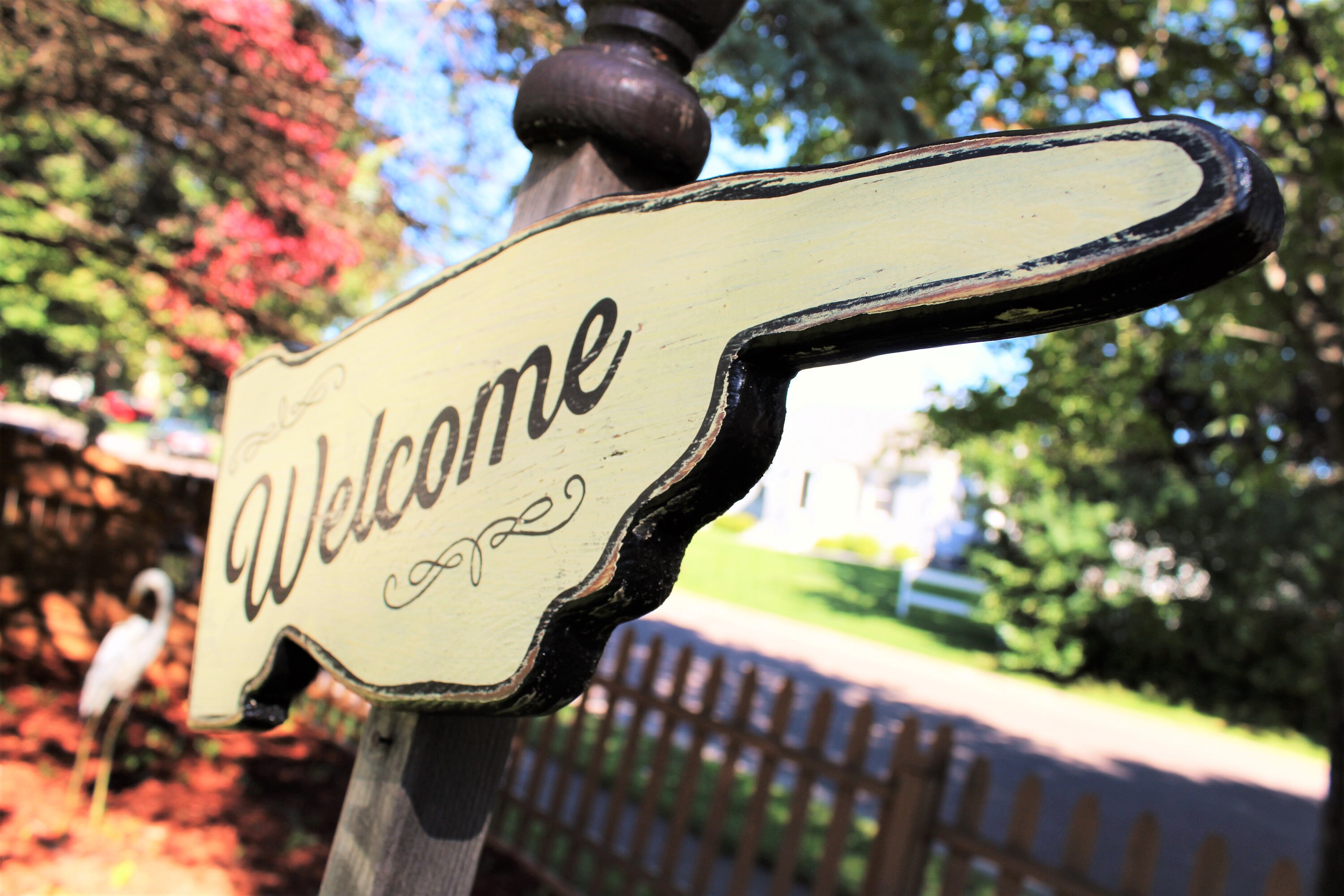 Welcome Direction Sign Welcome Hand Shaped Directional Sign, Hand Painted Distressed Wooden ...