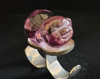 Large handcarved Amethyst Piglet double finger ring