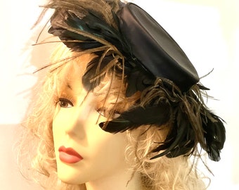 Vintage Feather Mini Hat / Platter Hat / Pancake Hat / Retro / Rockabilly / Mid Century / Fascinator Hat / Accessories  / 1950’s