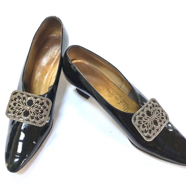 Vintage DeLiso Debs Patent Leather Heels With Buckle / SZ 7 AA / Mid Century / Pointy Toe / Low Heels / Retro / Boho