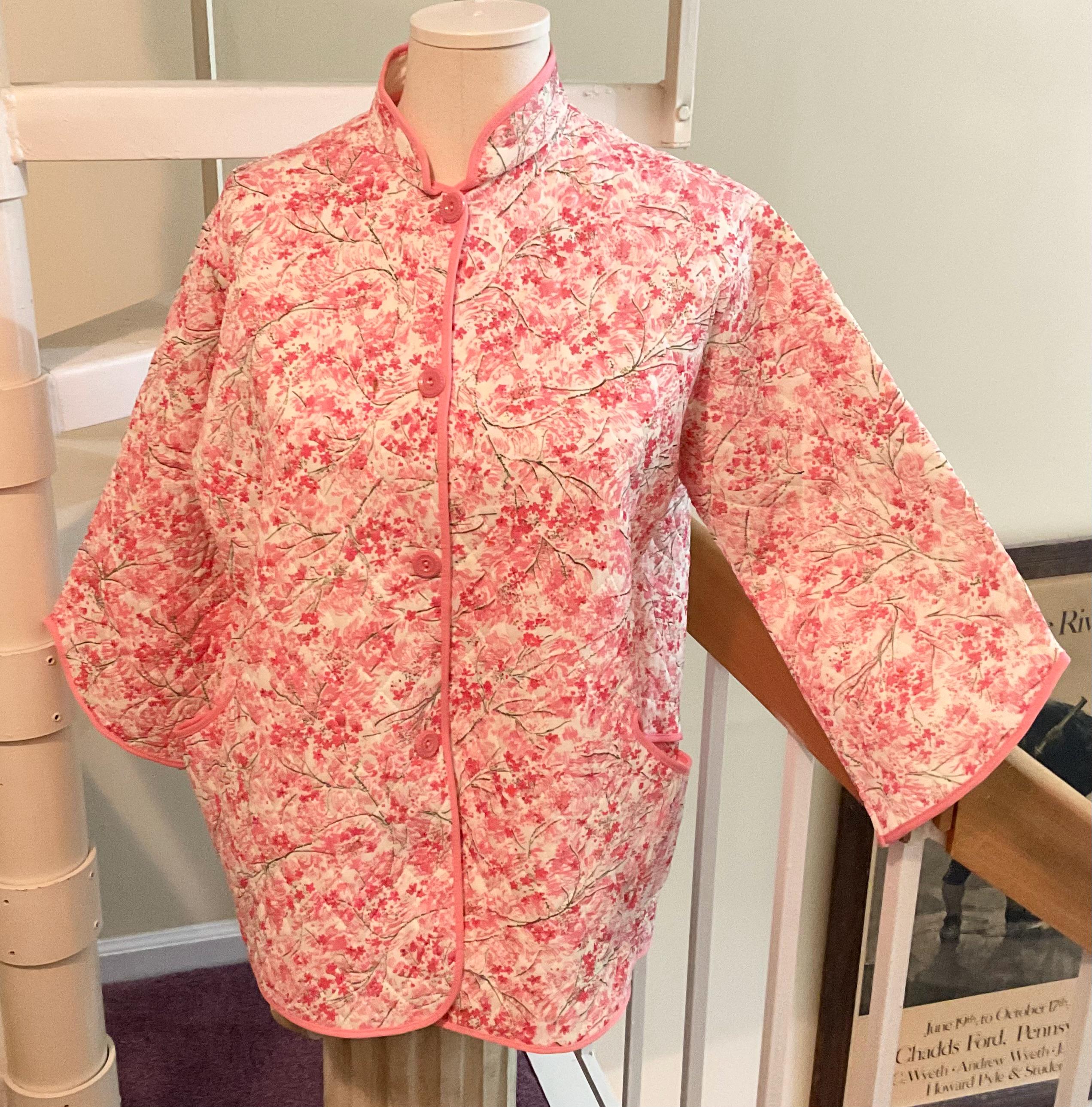 Vintage Binstron Quilted Bed Jacket / SZ M or 38 / Short Robe / Lingerie / 3/4 Length Sleeves / Pink Flowers / Lightweight Bed Jacket