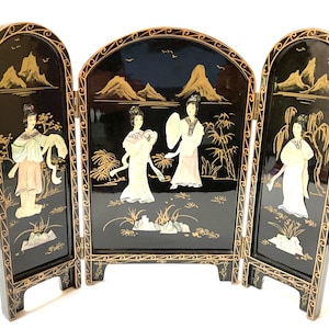 Vintage Asian MOP Black Lacquer Tabletop Screen / 14” x 18” / Geisha Girls / Home Decor / Home & Living