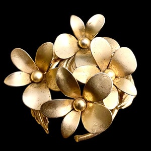 Weiss Matte Gold Flower Brooch