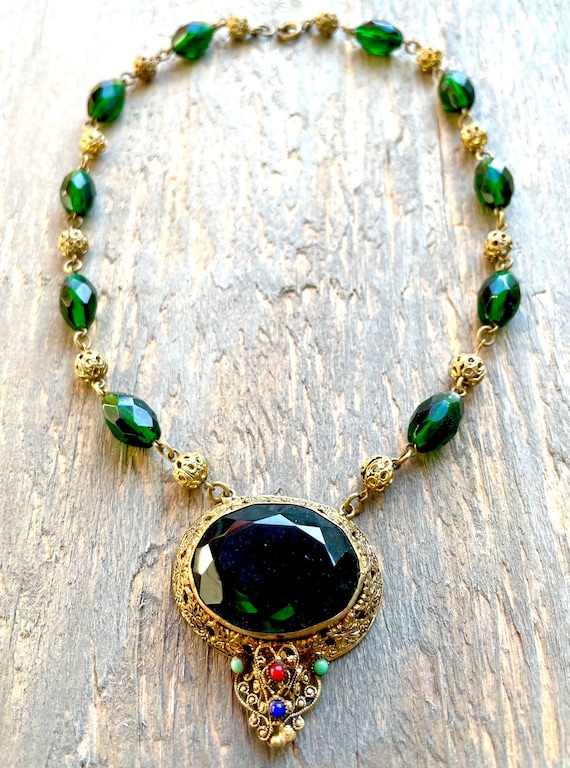 Art Deco 1930’s Green Czech Glass Necklace