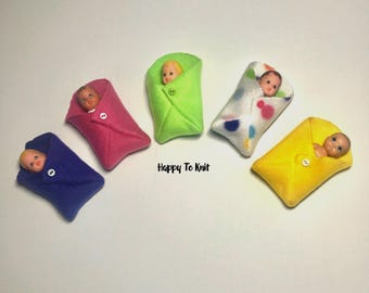 Miniature bunting/swadle. Fits 2.5" doll - Several colors.