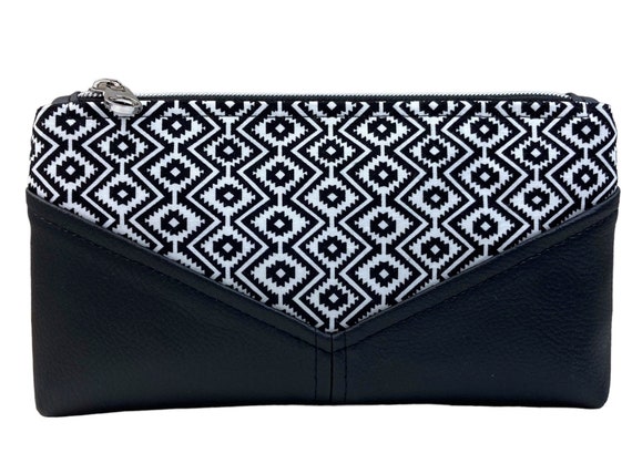 Black and white clutch purse hotsell
