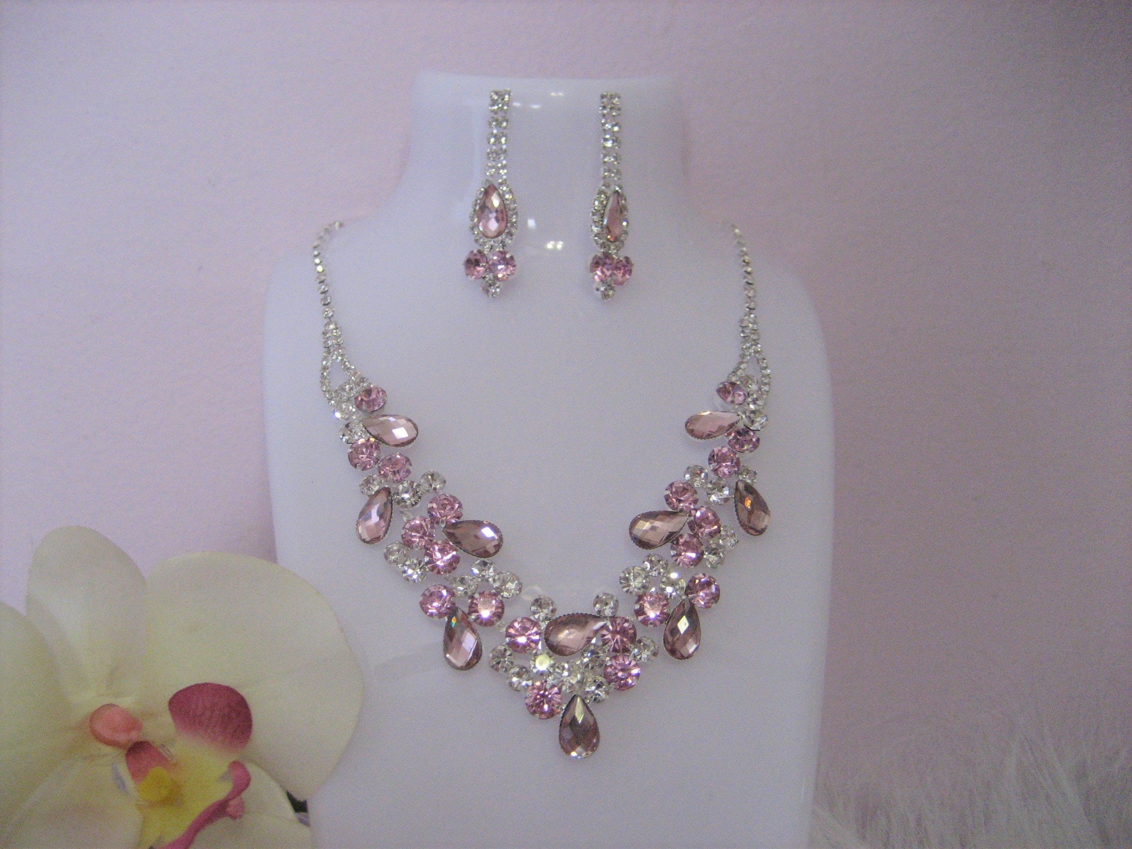 ZAVERI PEARLS Pink Meenakari Crystal Beads Multistrand Necklace Earring &  Maangtikka Set For Women-ZPFK10274 : Amazon.in: Fashion