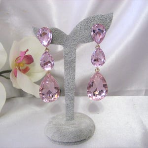 Pendientes de clip con forma de lágrima de imitación de joya rosa, tono dorado, ideales para bodas, novias y graduaciones. 7 cm de largo.