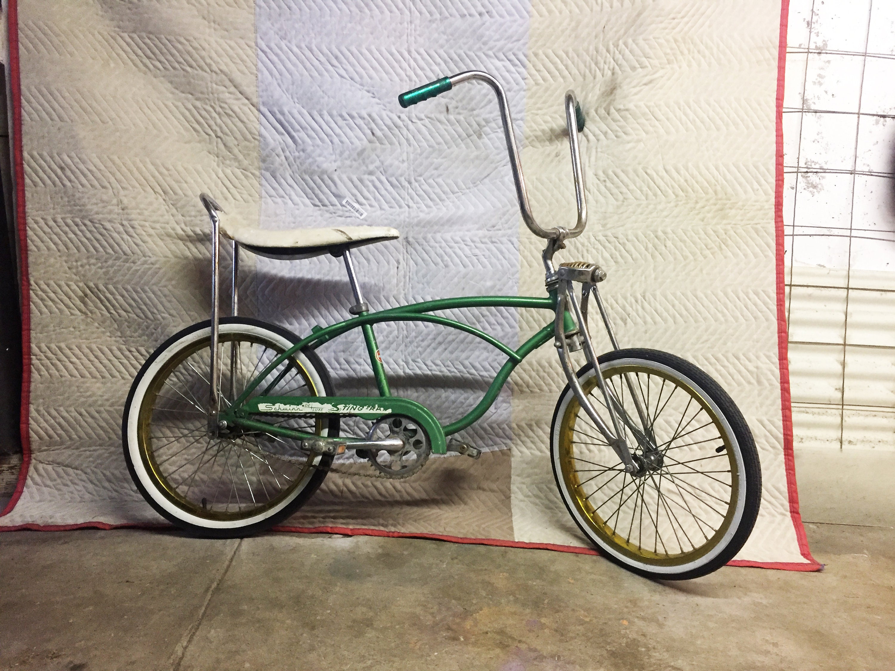 Vintage Schwinn Sting-ray Deluxe Bicycle LF 1970 Green Vintage Schwinn Sting-ray Deluxe Bicycle LF 1970 Green