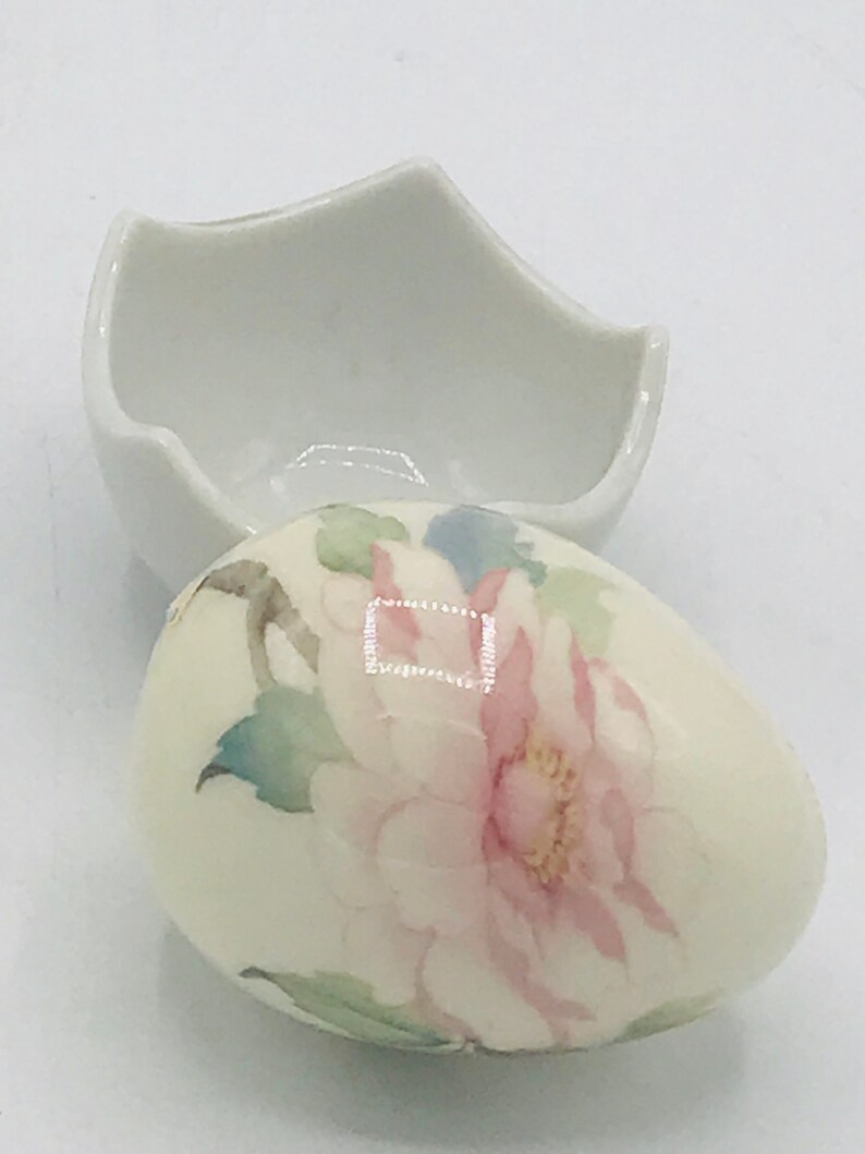 Vintage porcelain Floral Egg with Crack Egg Porcelain Holder Easter GIft Decoration 3 1/4 image 4