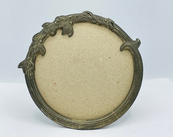 Silvestri Silver Tone Floral Round Victorian Style Picture Frame Art deco