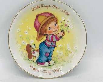 Vintage Avon 1982 Mothers Day Collectible Plate With 5” Diameter