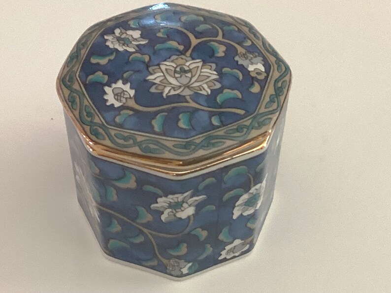 Etude Takahashi San Francisco Porcelain Trinket Box 3.7 x 2 Hand Decorated 1986 image 1