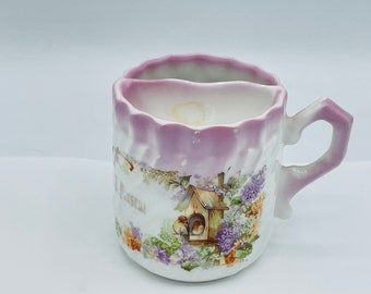 Victorian Gift Cup Pink West Germany « Present » Pink Shaving Mug mettant en vedette des oiseaux et des fleurs - RARE trouvaille