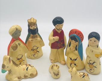Vintage  8 Pc Hand Painted Decorative Nativity from Mexico-- folk Art