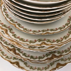 Antique 28 PC  Homer Laughlin Limoges Scheiger 98C Red Berries Clover with gold Daubs Replacement Set- France