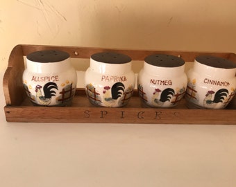 Vintage 5 Piece Hand Painted Ceramic Spice Shaker Set w/Holder Roosters- Thames- Great condition