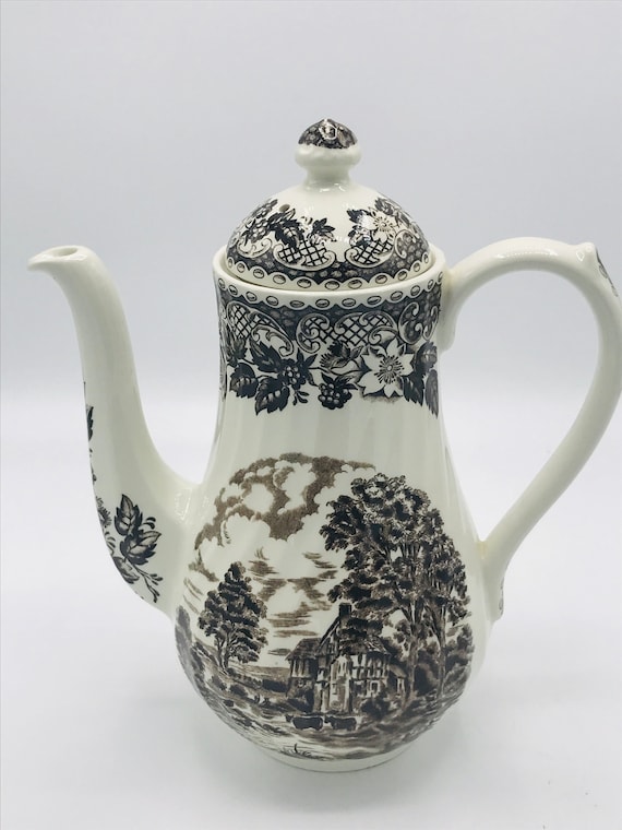 Vintage Barratts of Staffordshire Ltd Teapot 