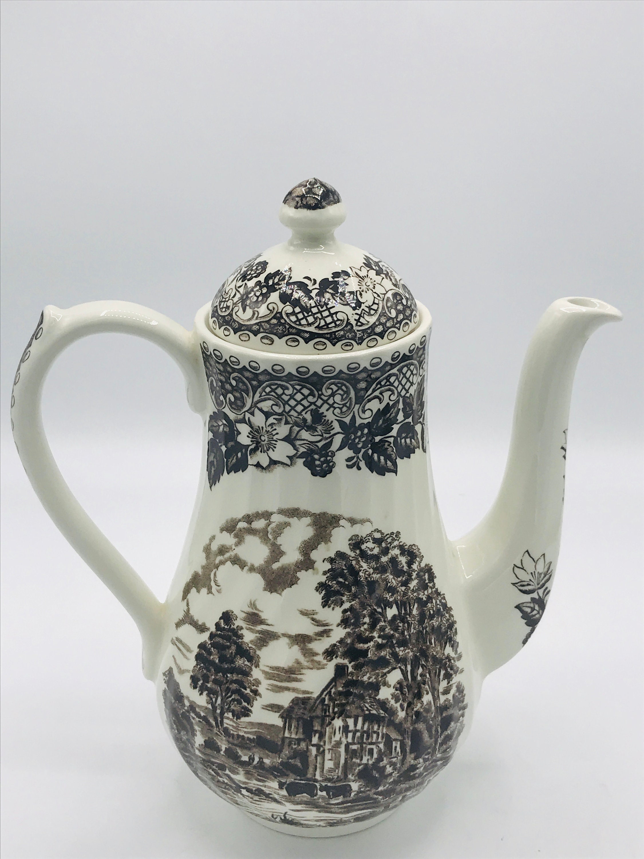 Vintage Barratts of Staffordshire Ltd Teapot 