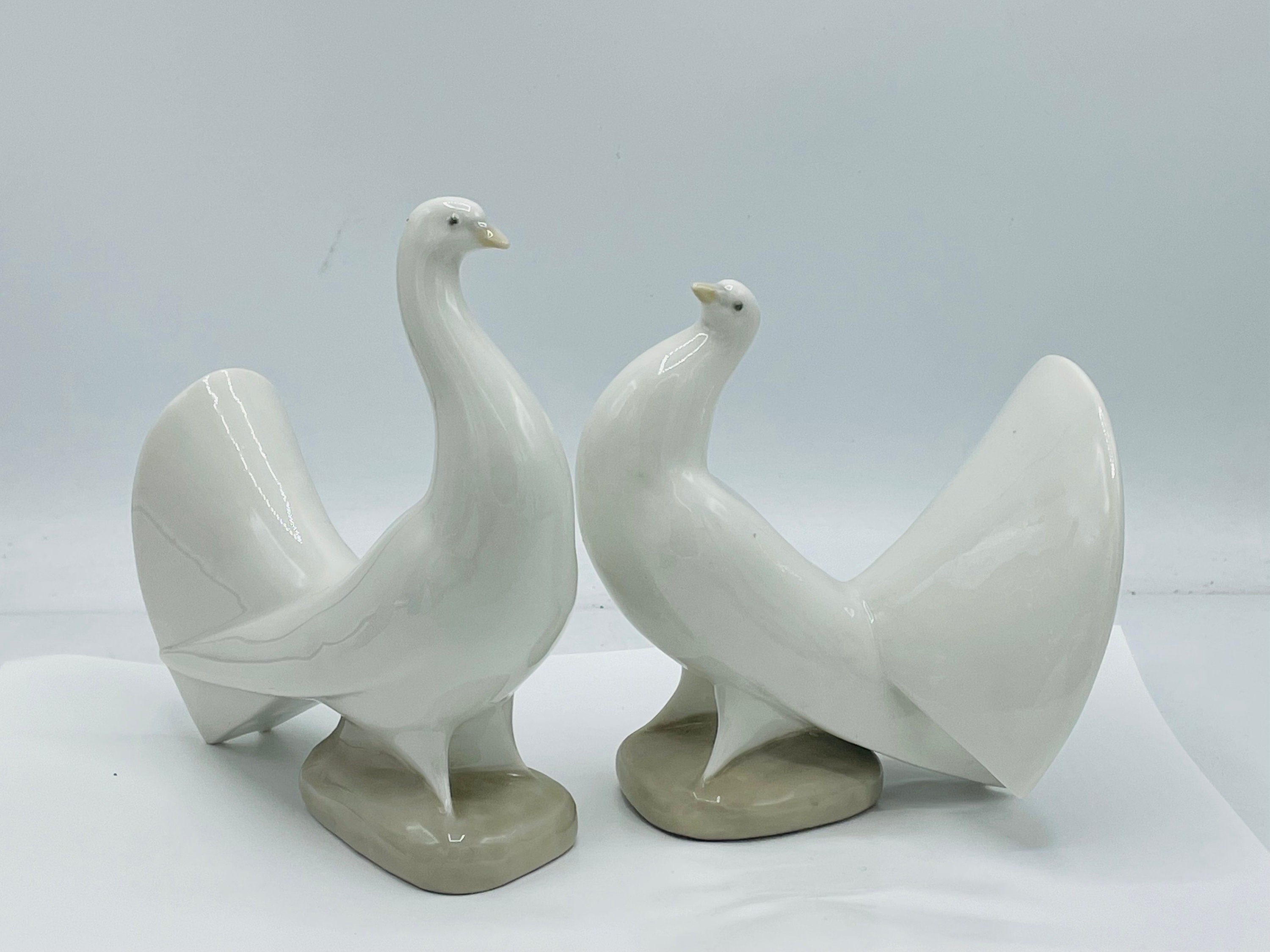 Vintage Lladro NAO 1985 Porcelain White Dove Figurine Pair Set Fan