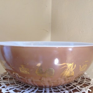 Vintage 2 Pyrex Brown, White & Gold Leaf Early American Large Cinderella Mixing Bowls 444 443 Great Condition. image 3