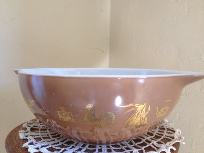 Vintage 2 Pyrex Brown, White & Gold Leaf Early American Large Cinderella Mixing Bowls 444 443 Great Condition. image 3