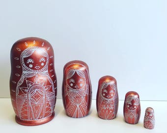 Russian Nesting dolls, dolls in dolls, matryoshka babushka dolls