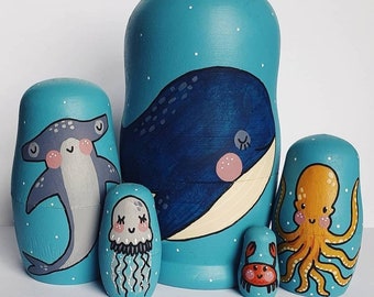 Unter dem Meer nisten Puppen