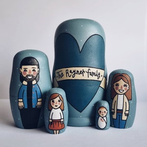 Family of 4 - POLKA DOT BACKGROUND - Personalised nesting dolls, family portrait, matryoshka dolls