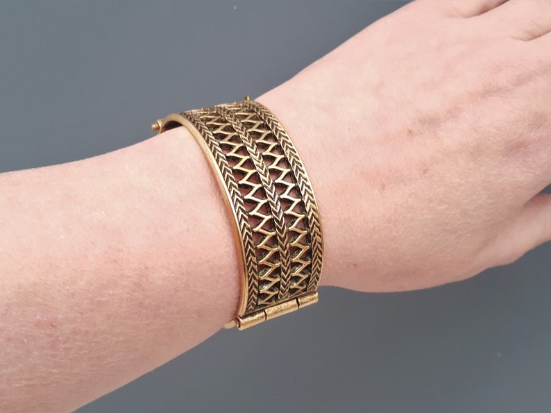 Kalevala Koru Uskelan bronze bracelet F3120A 1980s