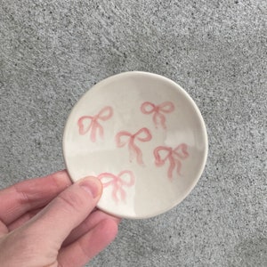 Ceramic bow plate / ring dish / trinket dish