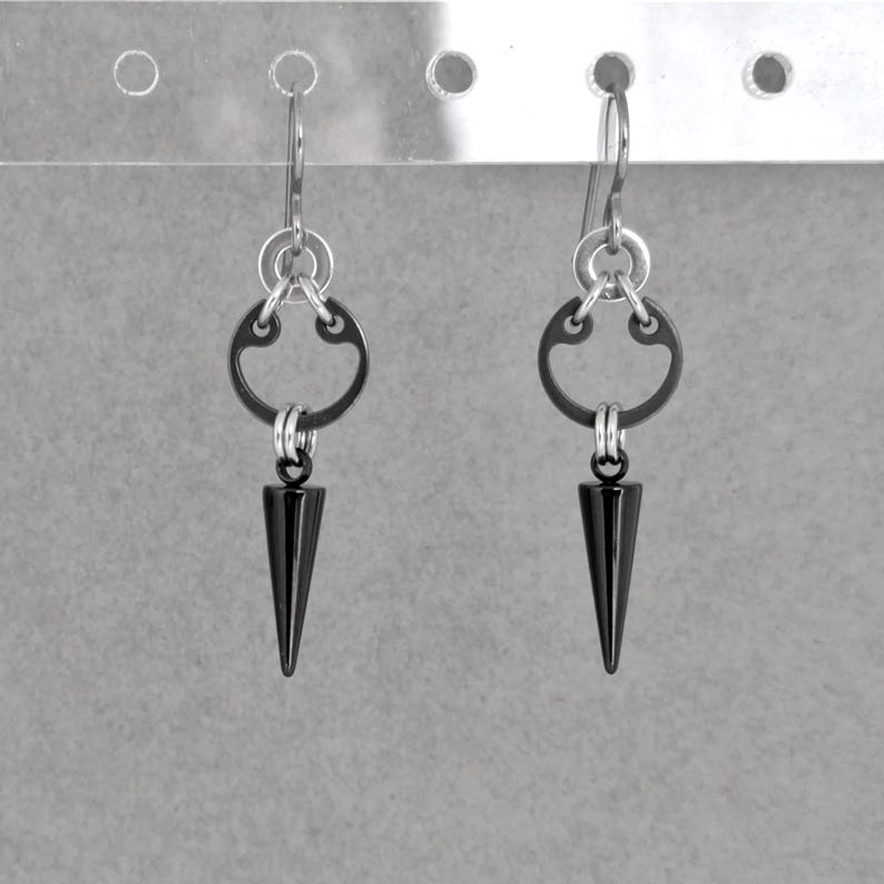 Brincos de espinho pretos, brincos pendentes hipoalergênicos, joias de estilo industrial. imagem 9