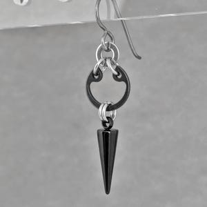 Brincos de espinho pretos, brincos pendentes hipoalergênicos, joias de estilo industrial. imagem 2