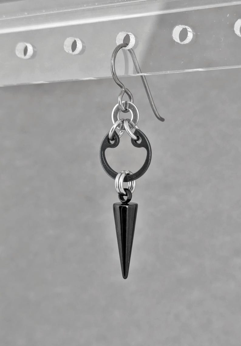 Brincos de espinho pretos, brincos pendentes hipoalergênicos, joias de estilo industrial. imagem 2
