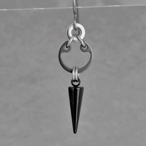 Brincos de espinho pretos, brincos pendentes hipoalergênicos, joias de estilo industrial. imagem 3