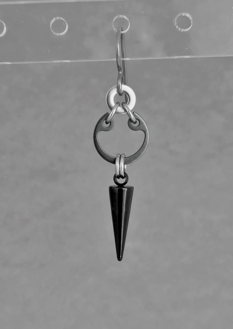 Brincos de espinho pretos, brincos pendentes hipoalergênicos, joias de estilo industrial. imagem 3