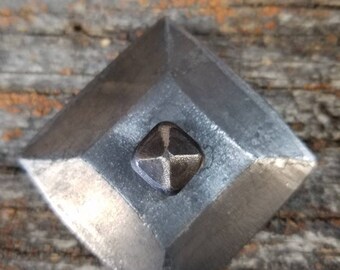 Hammered decorative door clavos