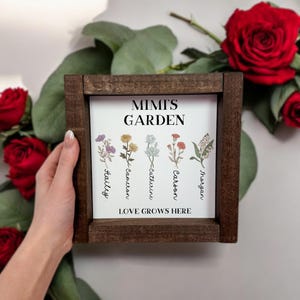 Personalized Garden Wood Sign, Mothers Day Gifts for Grandma with Grandkid&#39;s Birth Flower Gift, Unique Gift for Mom, Gift for Mother&#39;s Day