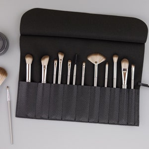 Organiseur enroulable de pinceaux à maquillage, 10 emplacements, étui en cuir noir, pochette de voyage à maquillage, porte-pinceau gravé avec nom personnalisé