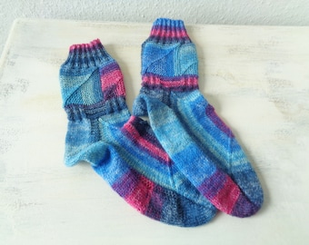 Handgestrickte Socken im Patchworkmuster, Unikat in schönen Farben